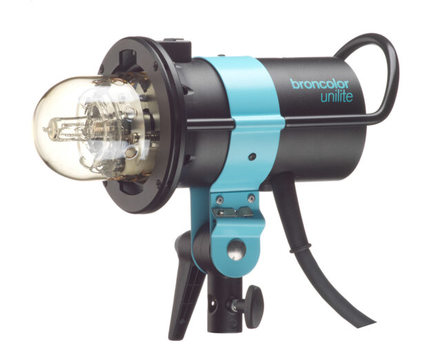 32 114 00 broncolor unilite seitlich frontal Kopie