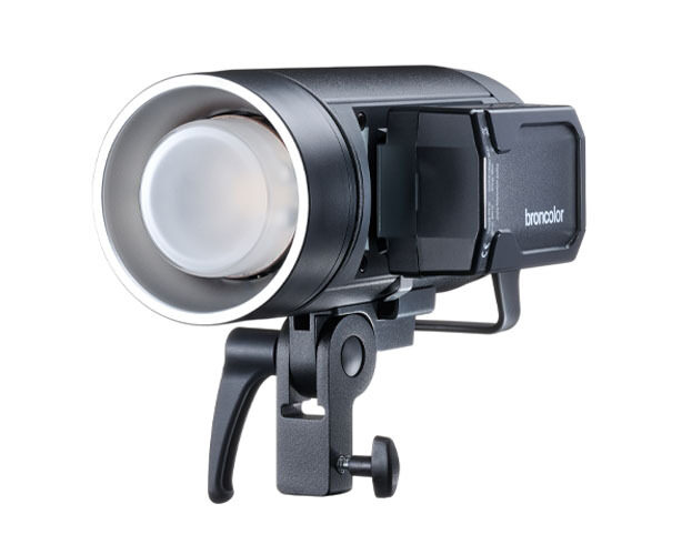 Stelos schräg von vorne Webseite